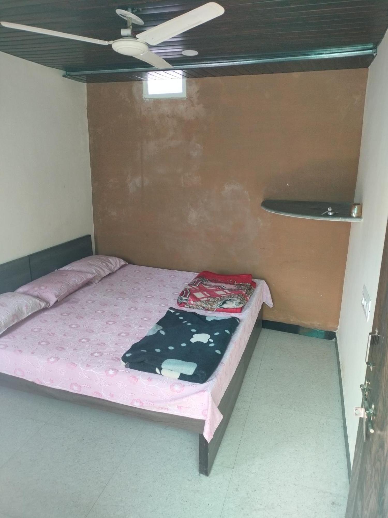 אויאיין Kailash Kuti Guest House מראה חיצוני תמונה