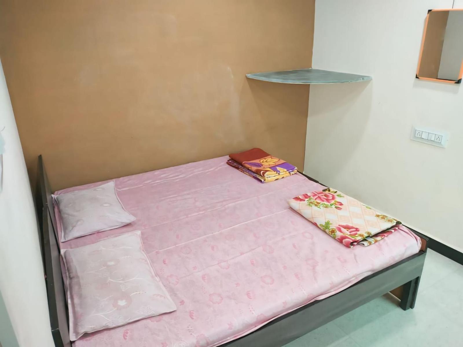 אויאיין Kailash Kuti Guest House מראה חיצוני תמונה